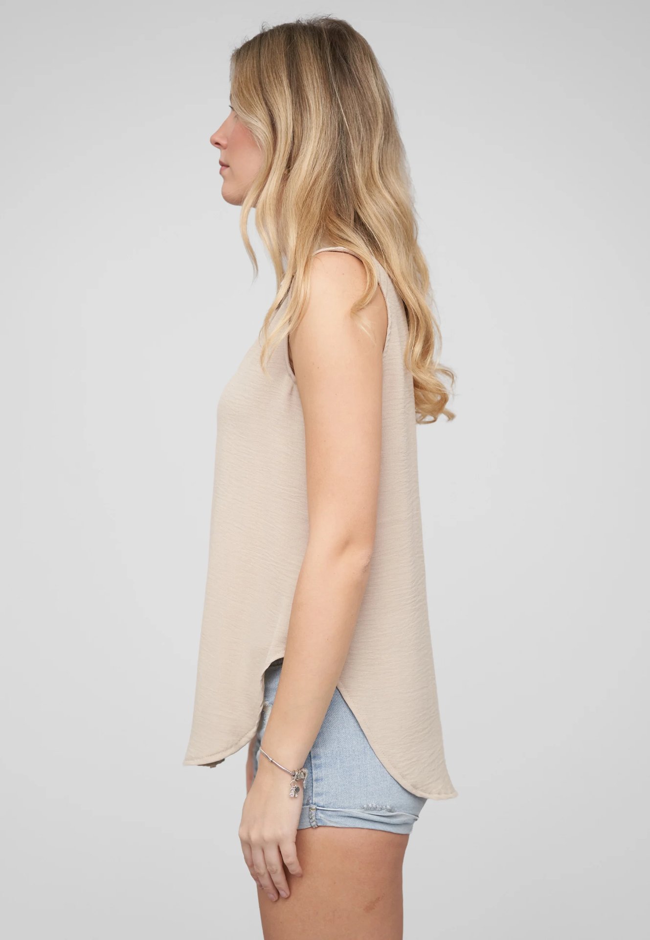 Sleeveless Button-Up Blouse - Image 19