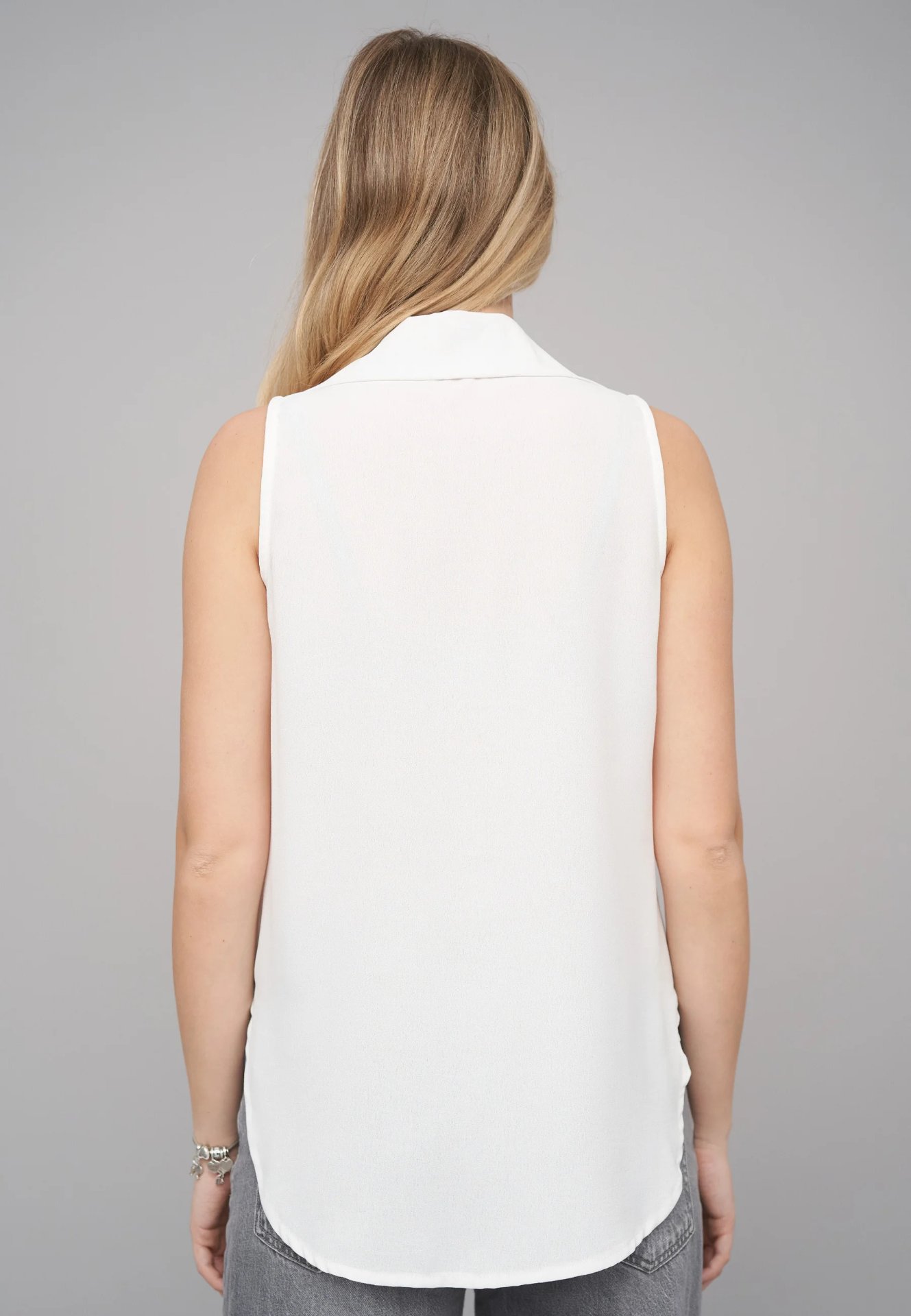 Sleeveless Button-Up Blouse - Image 6