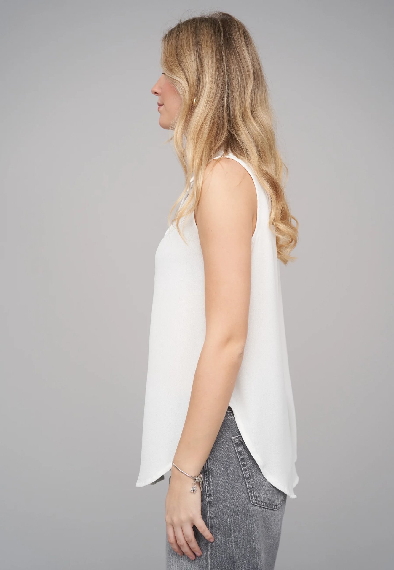 Sleeveless Button-Up Blouse - Image 8
