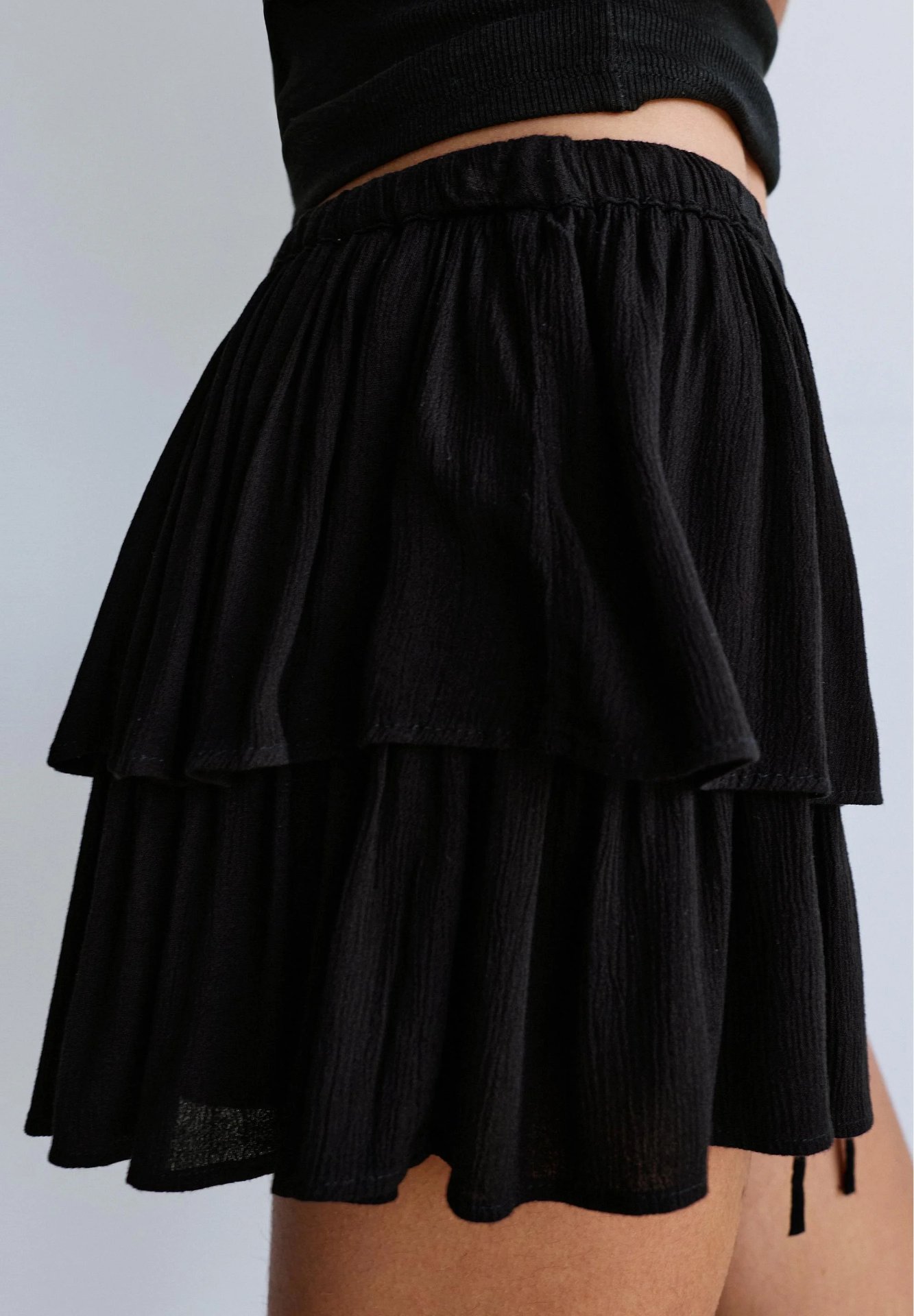 PULL&BEAR Ruffled Tiered Mini Shorts - Image 7