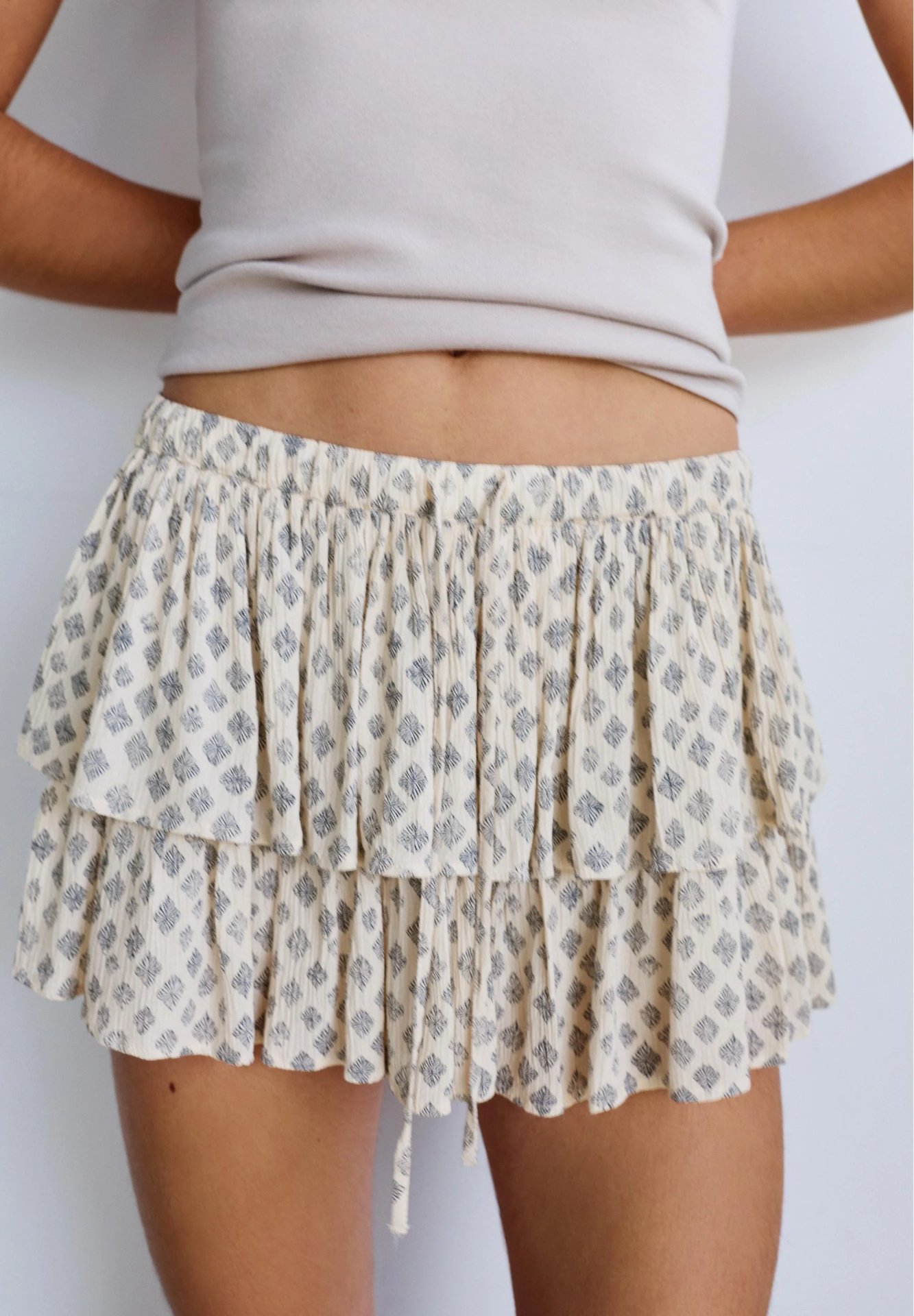 PULL&BEAR Ruffled Tiered Mini Shorts - Image 9
