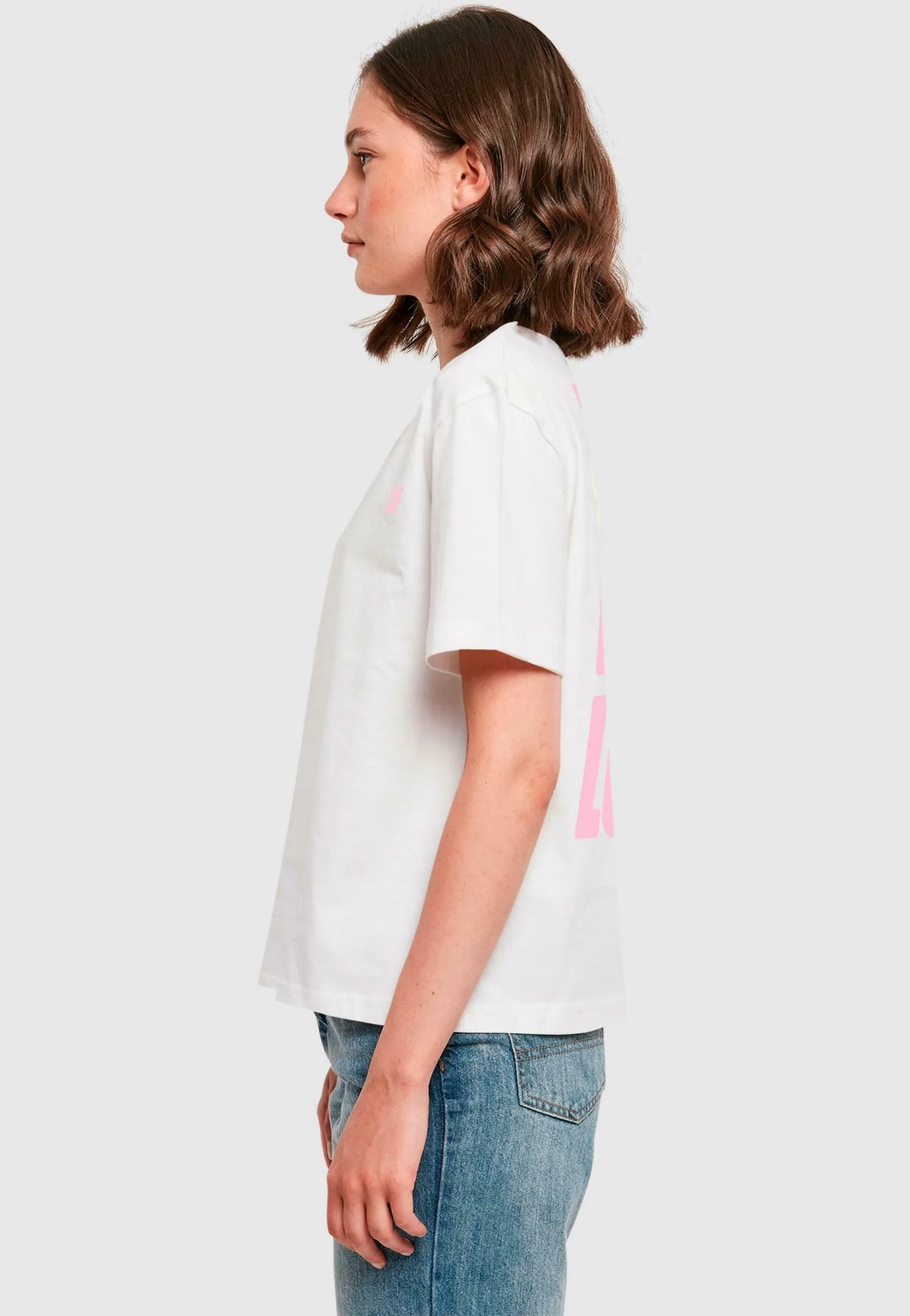 Mister Tee ALL WE NEED IS LOVE TEE – T-Shirt Print – White - Image 5