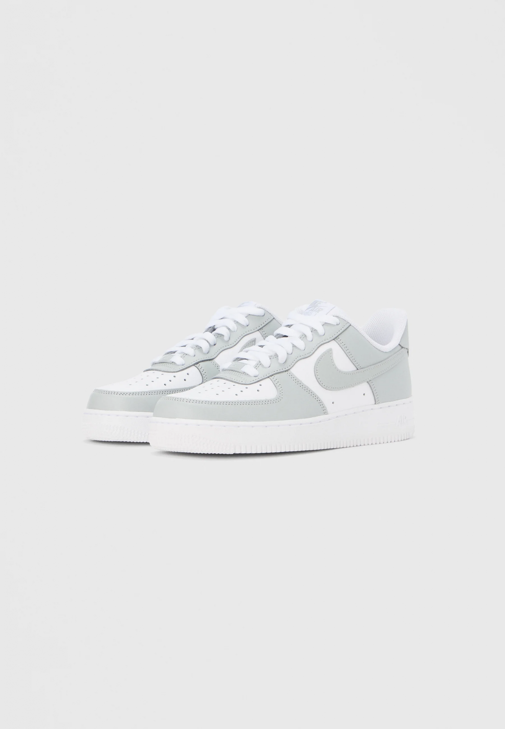 Nike Air Force 1 UNISEX Sneaker Low - White/Light Smoke Grey - Image 3