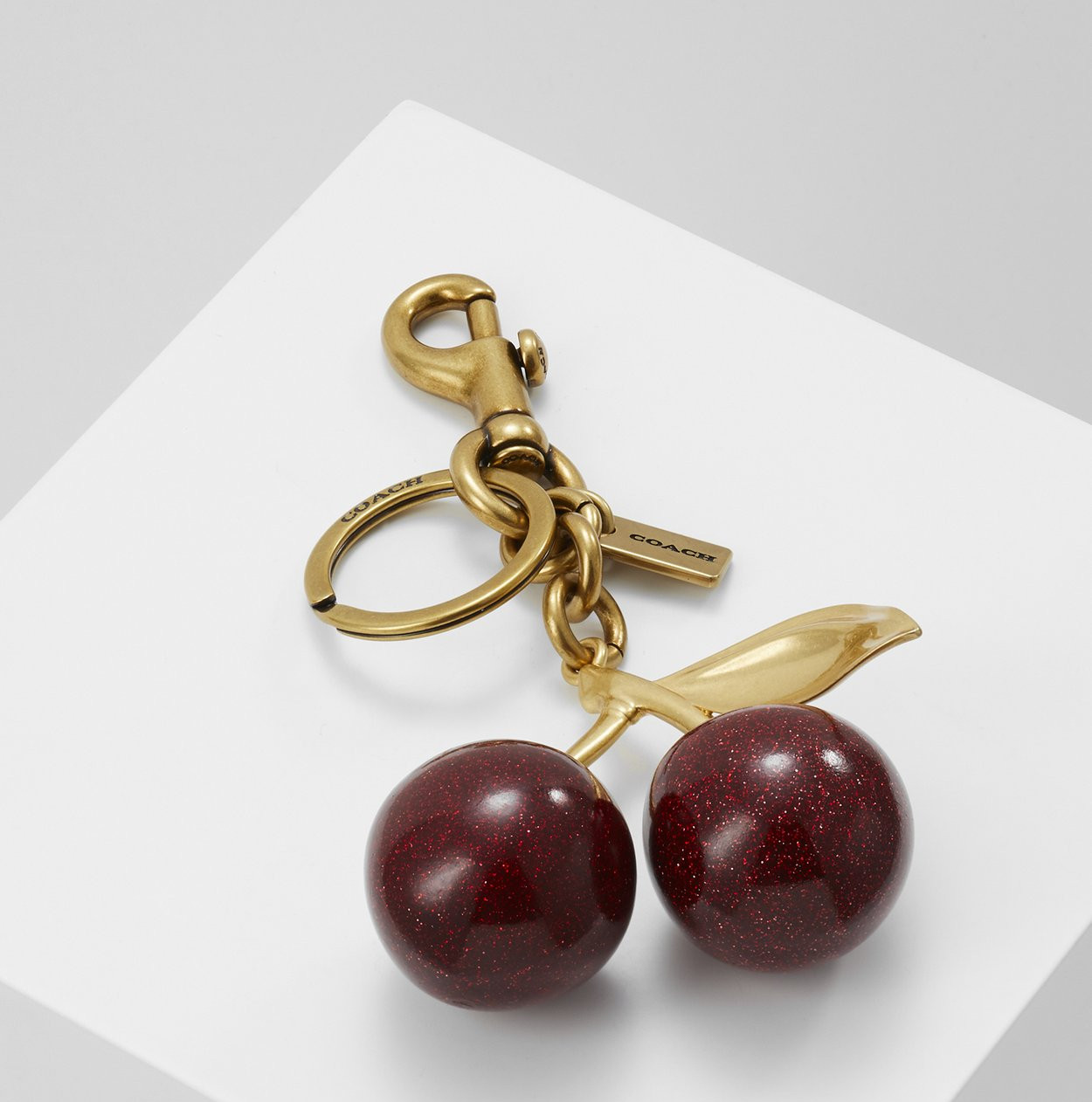 COACH CHERRY BAG CHARM - Keyring - red - Image 2